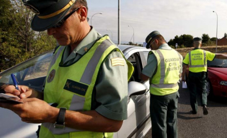 La DGT desarrolla esta semana en Galicia una campaña de control de alcohol y drogas