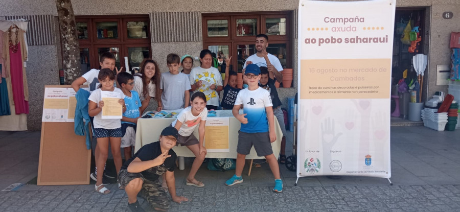 Los niños de la ludoteca de las ANPA de Cambados intercambian artesanía por fármacos para el pueblo saharaui