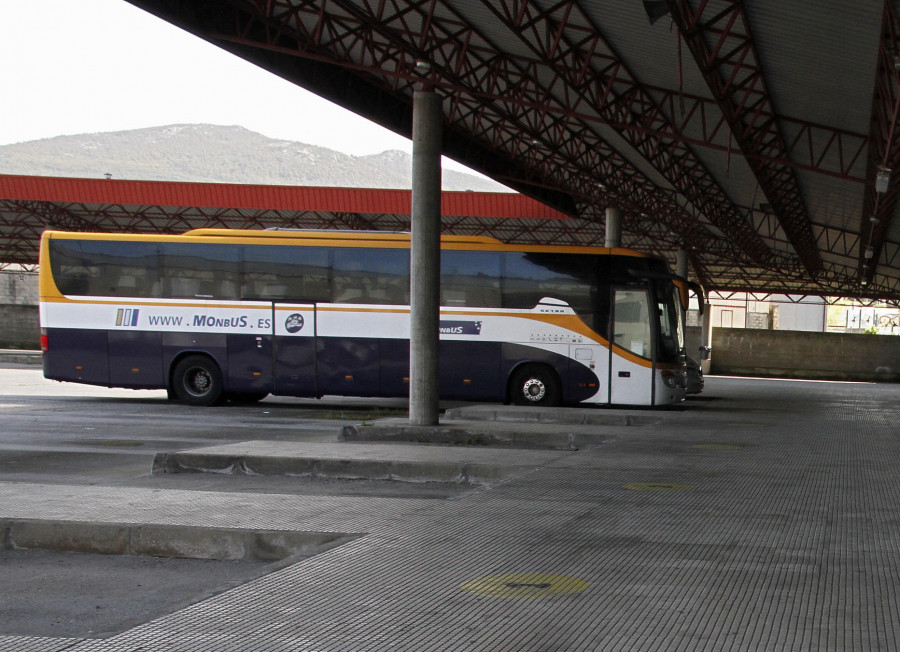 La Xunta defiende las líneas de bus e indica que no constan quejas de A Illa