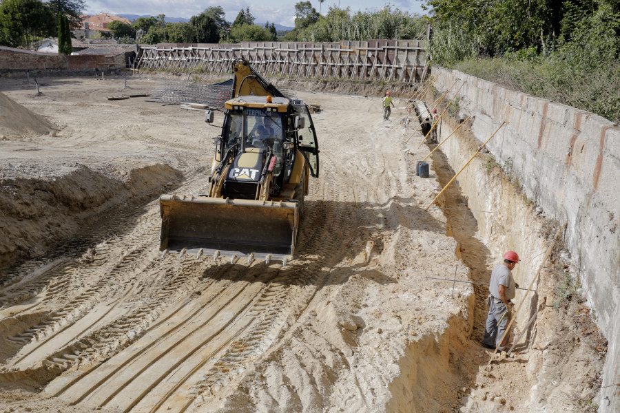 Empieza la verdadera obra del cuartel de Cambados, un año después de su adjudicación