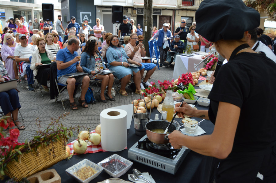 La música y el producto estrella maridan en Sanxenxo como aperitivo de la XLI Feira da Cebola