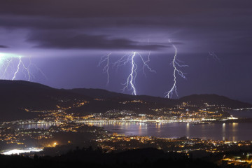 TormentaconrayossobrelaradeVigo