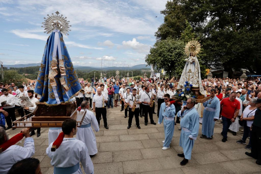 Multitudinario fervor religioso y festivo en la jornada grande de la Virgen de los Milagros de Amil