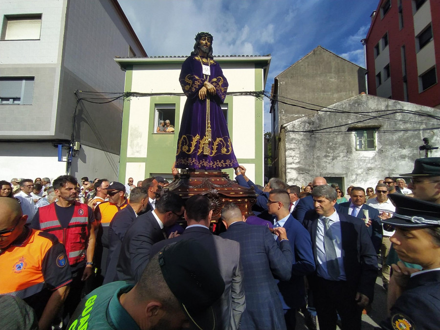 A Pobra vive hoy la Procesión das Mortallas y “A Moreniña” surcará el mar en Rianxo