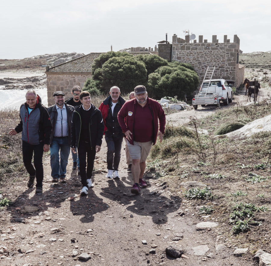 Usuarios de la UAD de Ribeira ponen en valor el patrimonio etnográfico de la Illa de Sálvora