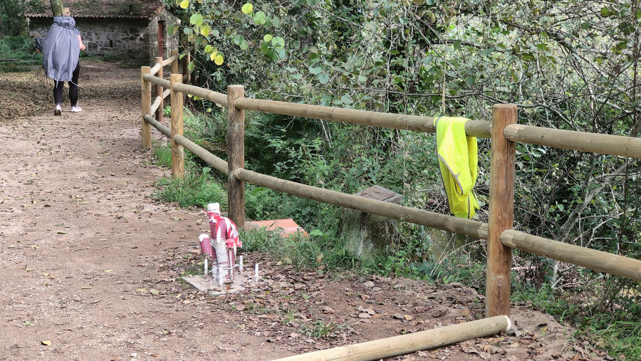 La mejora de la Variante llega a la Ruta da Pedra con la renovación de barandillas, farolas y mobiliario