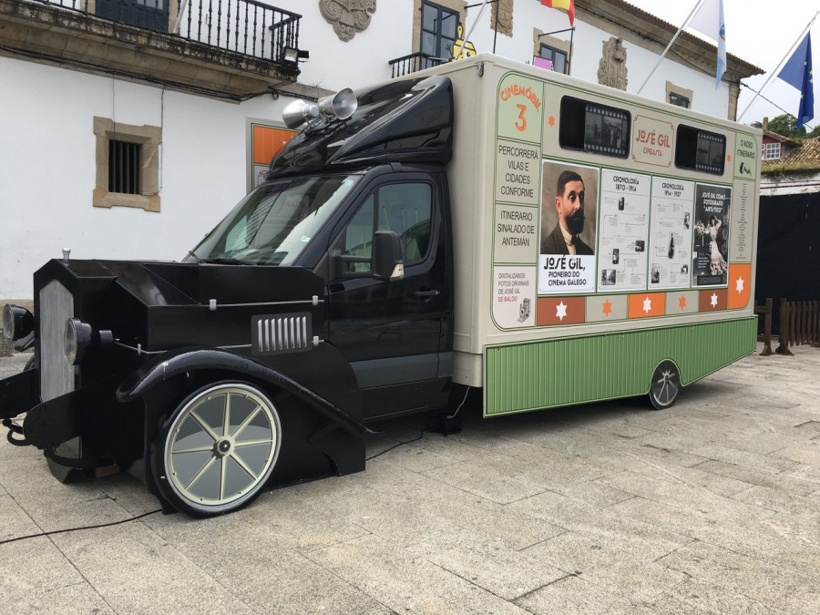 El cinemóbil de José Gil llega a O Grove para mostar al vida y obra del gran prionero del cine gallego