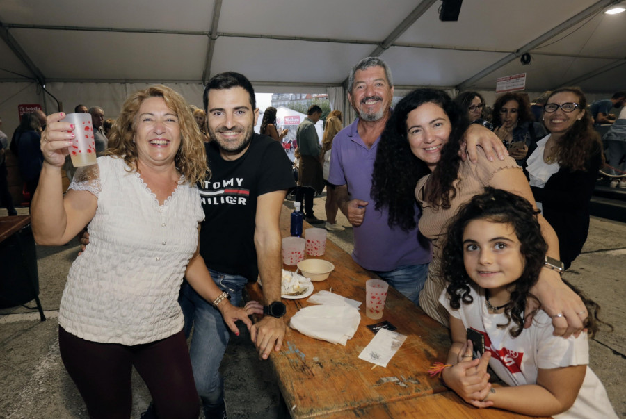 La Festa do Marisco supera las expectativas y registra “o mellor inicio da súa historia”