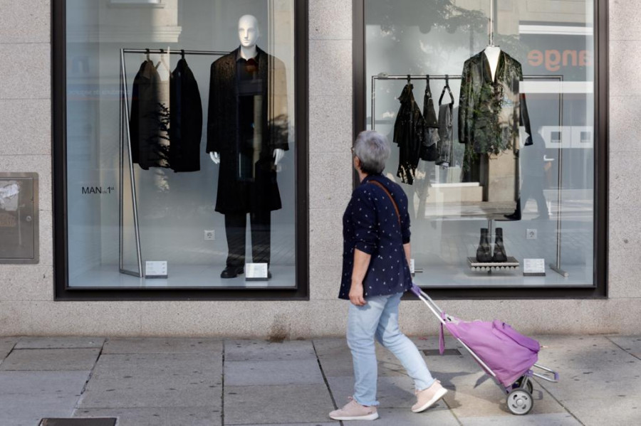 Las atípicas temperaturas estivales ponen en jaque al comercio textil: “A estas alturas del año ya se vendían jerseys de lana”