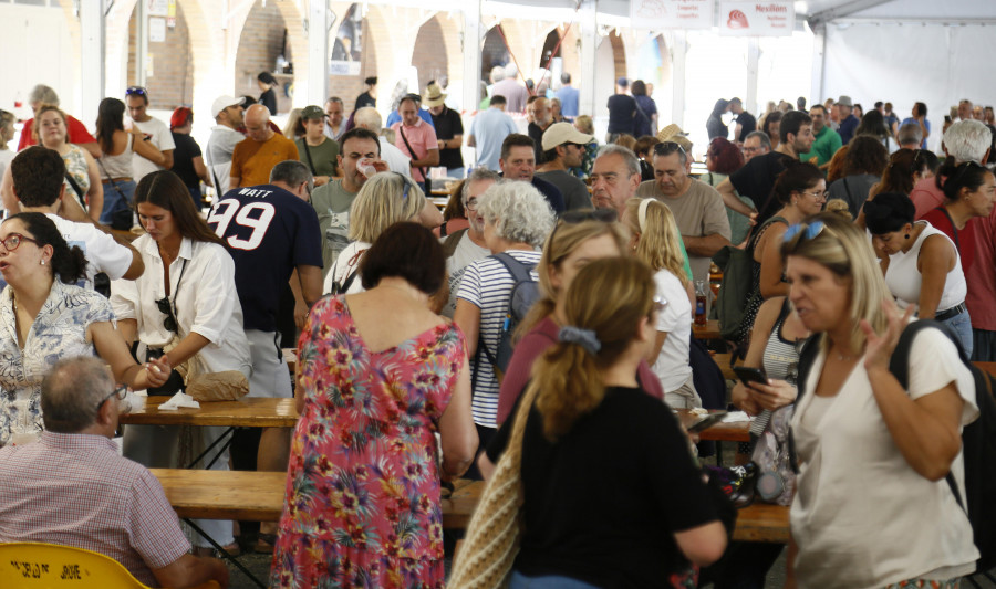 La LX Festa do Marisco encara el puente festivo con las previsiones por las nubes y arranca la feria de oportunidades