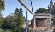 La Xunta ultima el desmontaje del tablero del puente de Pontearnelas