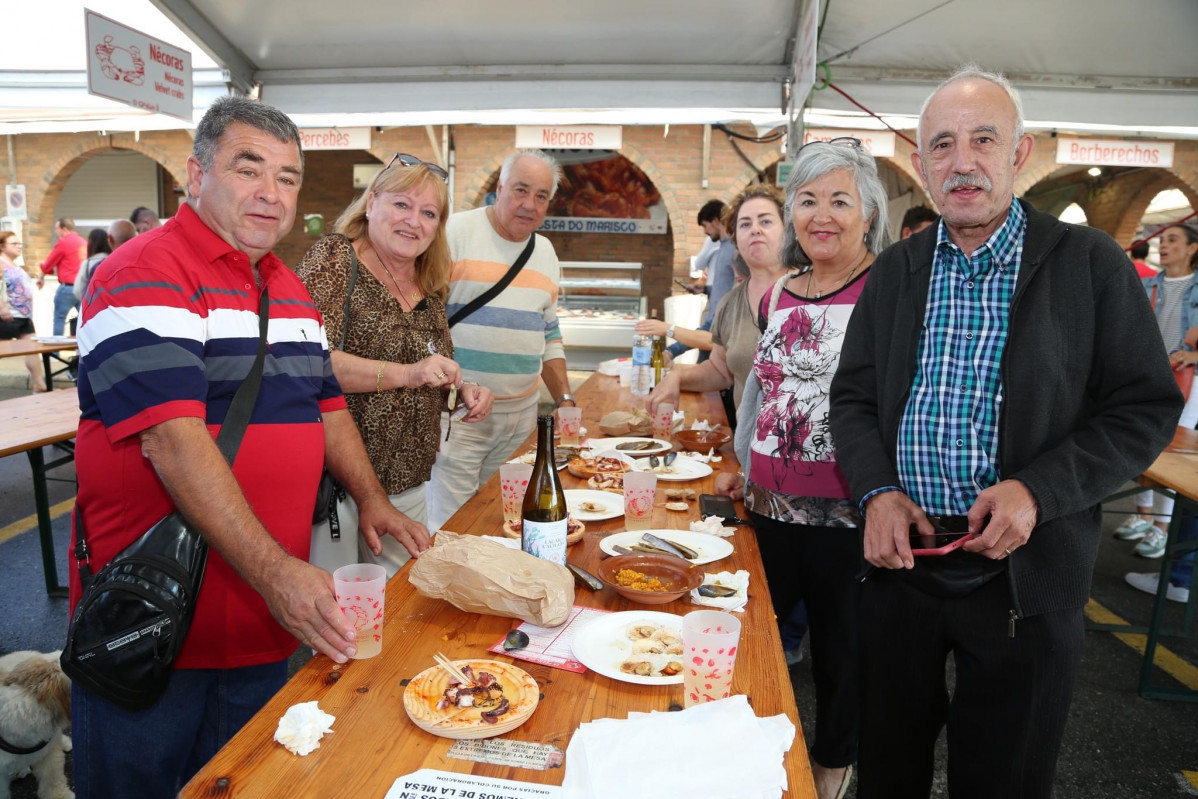 Gente festa do marisco o grove