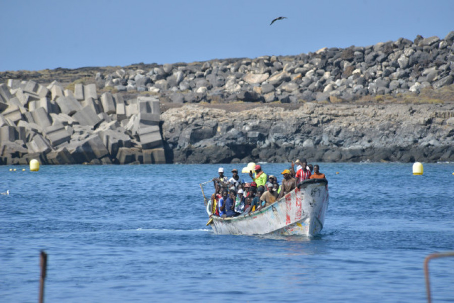 Migraciones declara la situación de emergencia ante la oleada de llegadas en Canarias