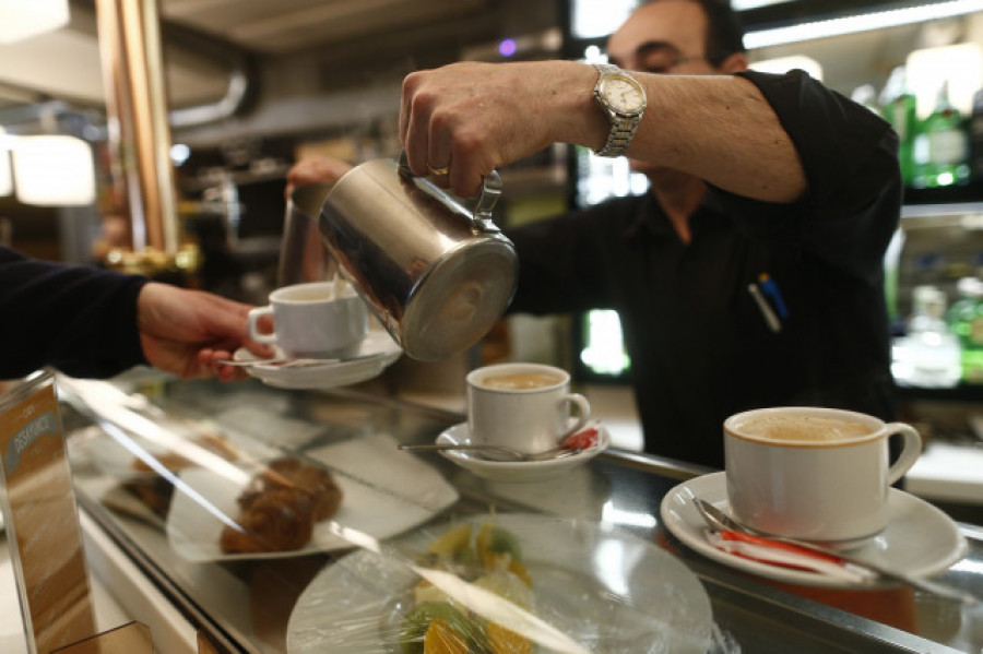 Desarrolladores web, camareros y técnicos industriales, entre los perfiles que más demandan las empresas gallegas