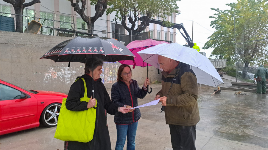 El Gobierno de A Pobra prevé rematar en diciembre las obras en el entorno del centro social de A Ribeiriña