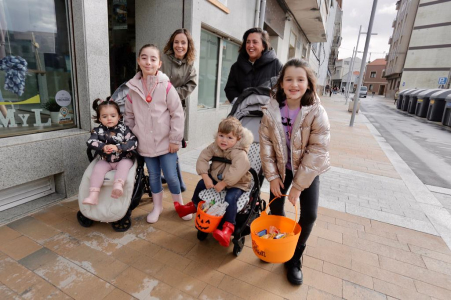 La tradición de los “Defuntiños” de A Illa desafía al mal tiempo