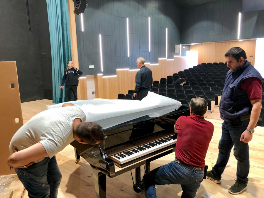 La Escola de Música de Vilanova inicia las clases de danza urbana y acordeón