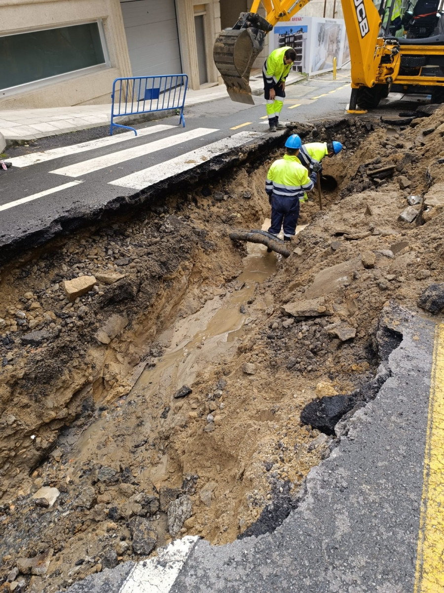 El Concello de Sanxenxo sustituirá las tuberías de abastecimiento y saneamiento que atraviesan la Rúa de Ourense