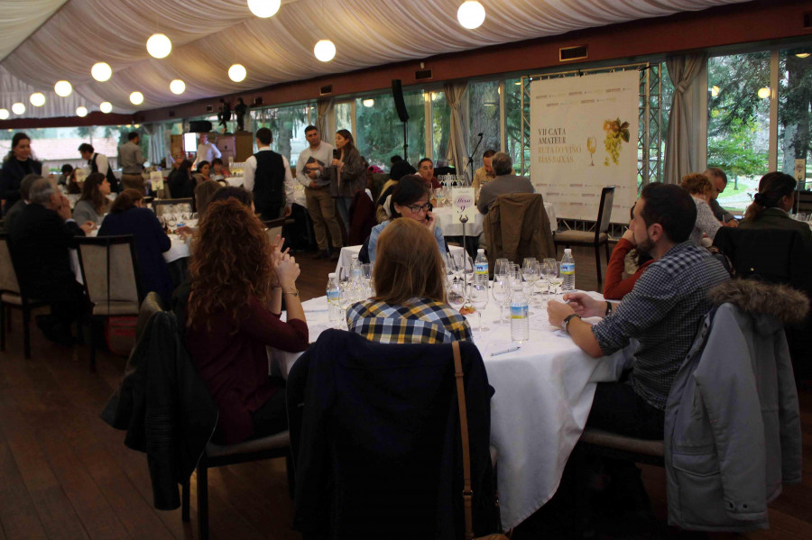 La Ruta Rías Baixas celebra su Cata Amateur con 20 vinos, conservas de Anfaco, premios y música