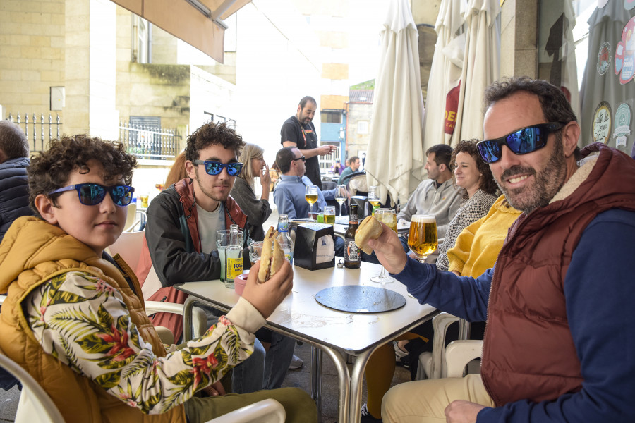 Ribeira rinde culto al lirio con tapas gratuitas en una decena de establecimientos hosteleros