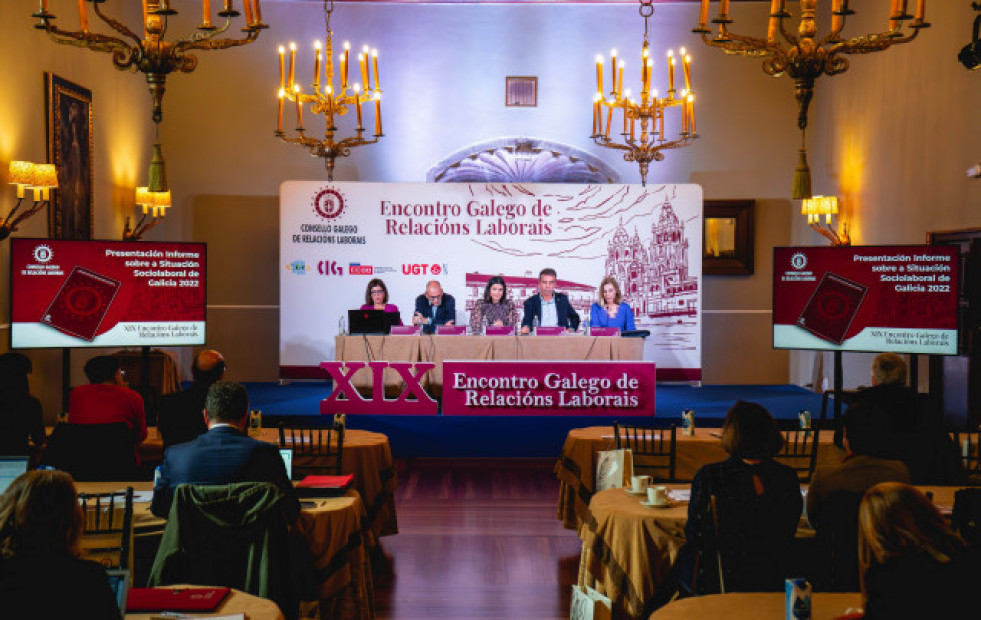 El Hostal de los Reyes Católicos acoge la presentación del Informe sobre la situación sociolaboral de Galicia