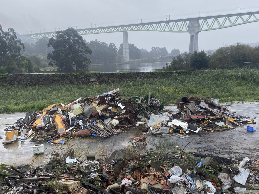 El Concello de Catoira y STAC convertirán el entorno de la fábrica en un área recreativa