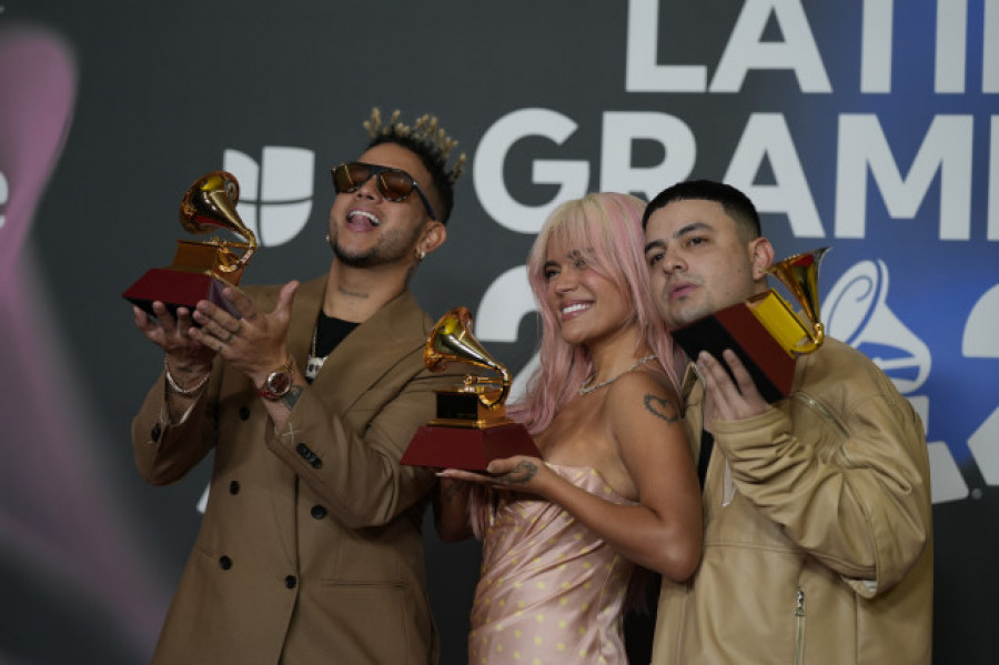 Los Latin Grammy más españoles coronan a Lafourcade, Shakira, Karol G, Bizarrap y Barrera