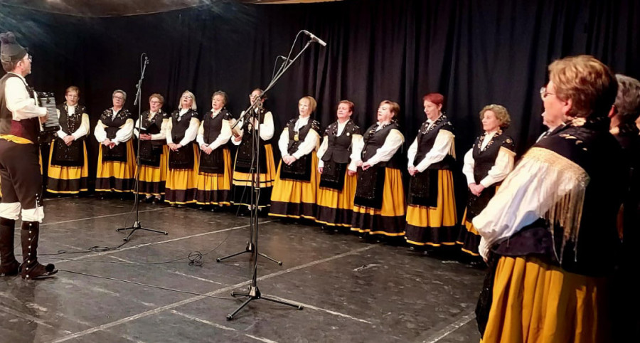 Ribeira celebró Santa Icía con un concierto de la Coral Polifónica Municipal y las Cantareiras de Amas de Casa