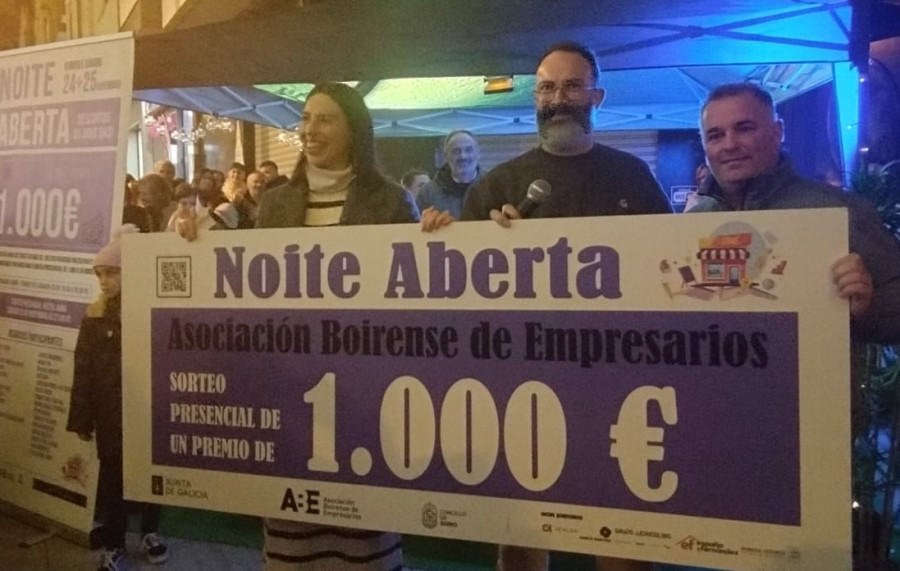 Sandra Triñanes López ganó los 1.000 euros en bonos ABE de la Noite Abetta en Boiro