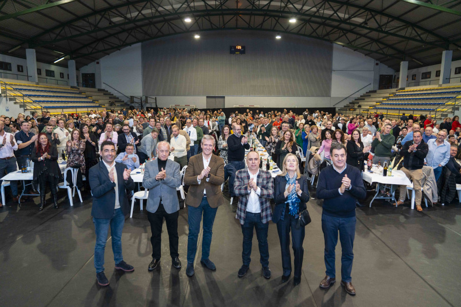 Rueda preside la siempre multitudinaria cena del PP de Vilanova