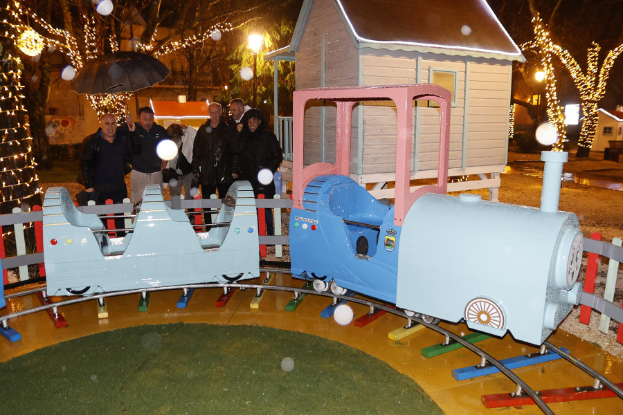 Vilanova inicia su Navidad con lluvia, pero con tren con movimiento