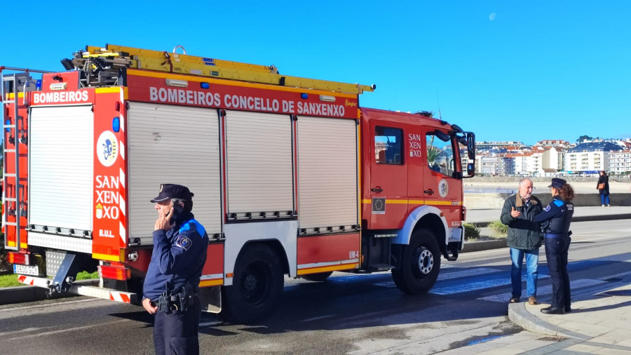 Rescatada una mujer tras caer por el patio interior de un edificio en Portonovo