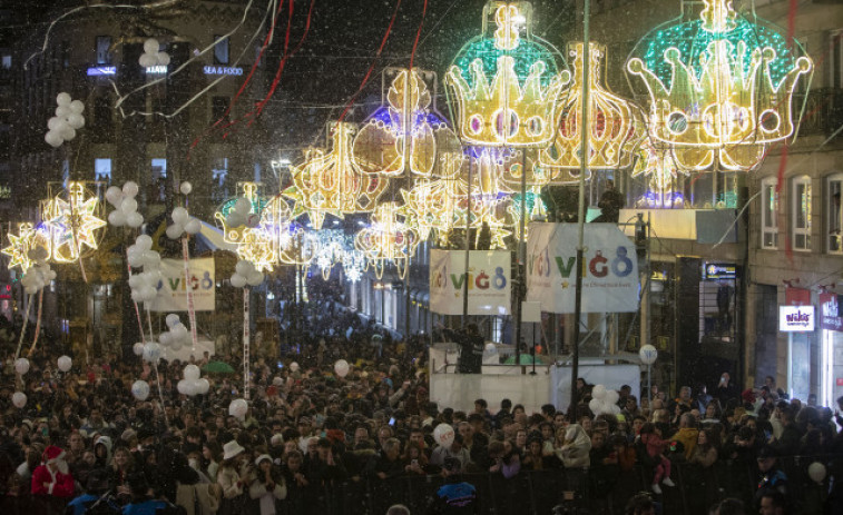 Las luces de Navidad de Vigo “llenan hoteles” en O Salnés y trenes desde Vilagarcía