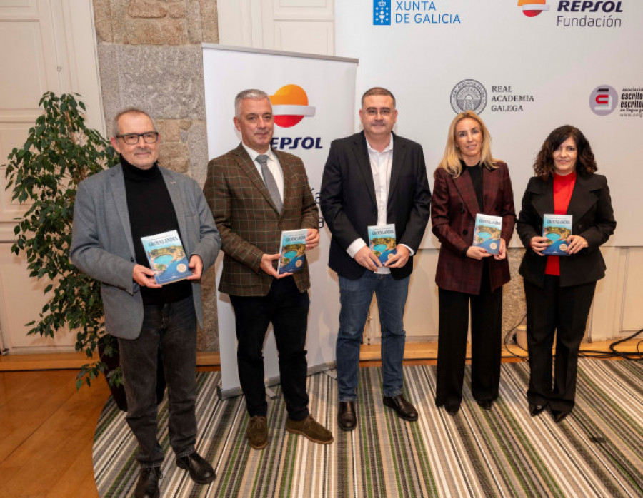 Francisco Fernández Davila recibe o premio de narrativa breve Repsol pola súa obra "Groenlandia"