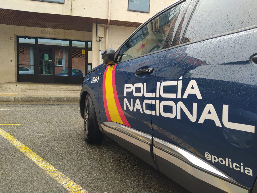 Queda en libertad con cargos el joven detenido por propinar una paliza al vigilante de un parking en Ribeira