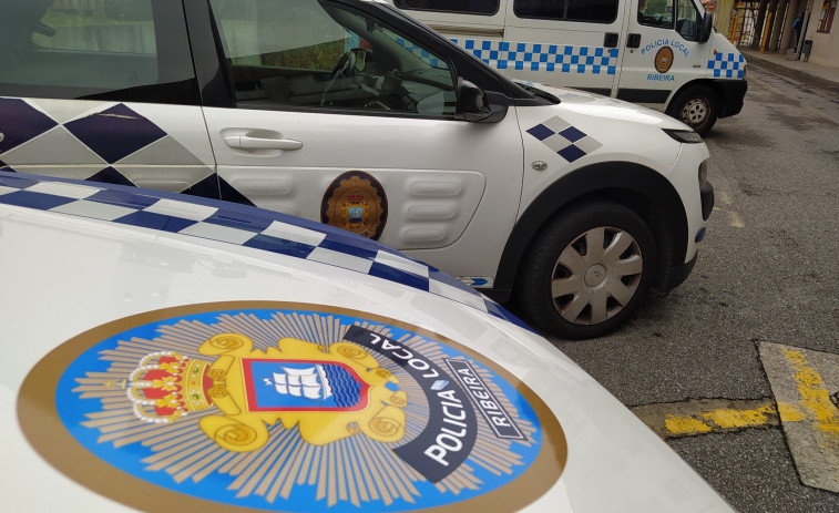 La campaña de controles policiales de Navidad en Ribeira arranca con una denuncia administrativa por un positivo de alcohol