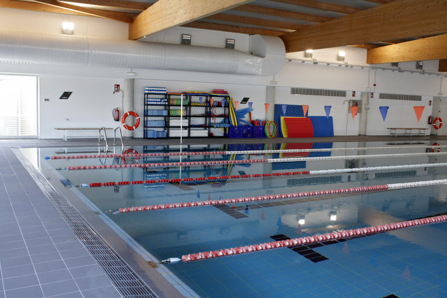 La reforma millonaria dejó la piscina de Cambados con un solo baño adaptado y las quejas llegan a la Valedora