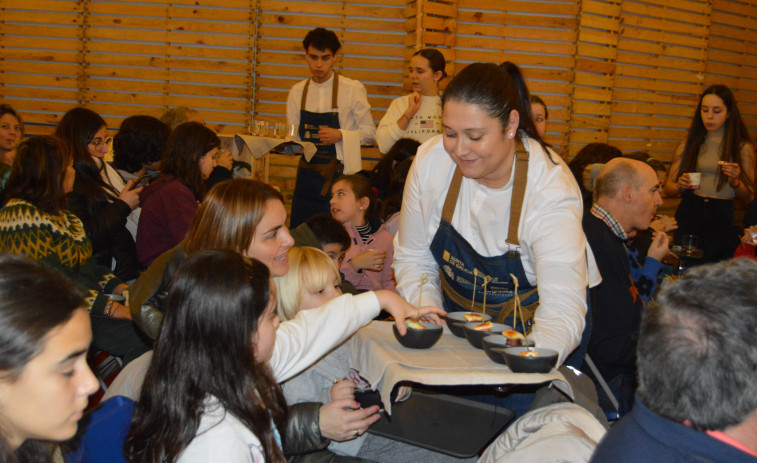 El Obradoiro de Hostelería do Salnés cautiva paladares con un showcooking navideño