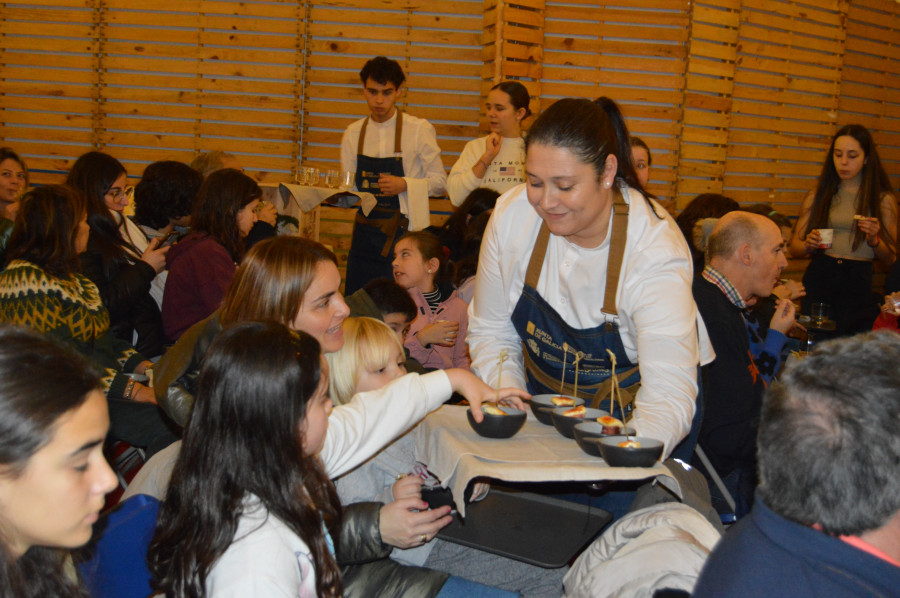 El Obradoiro de Hostelería do Salnés cautiva paladares con un showcooking navideño