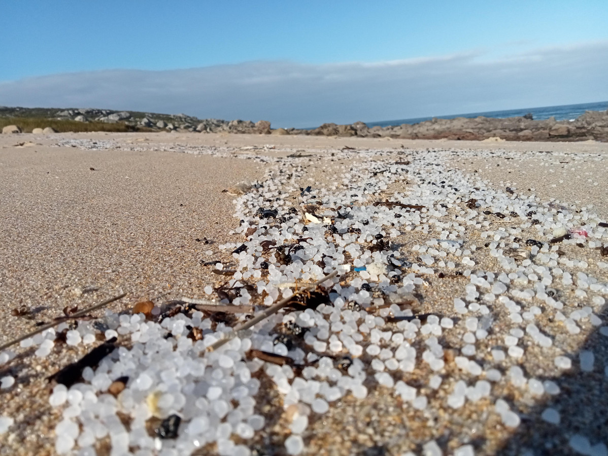 Bolas pellets microplasticos