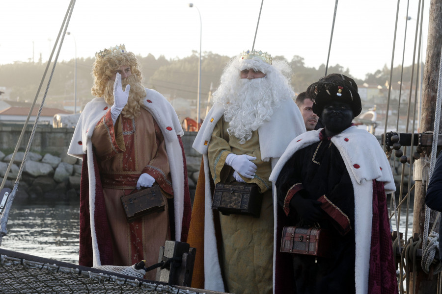 Los Reyes Magos cruzarán este viernes O Salnés en galeón, coches, caballos y en múltiples cabalgatas