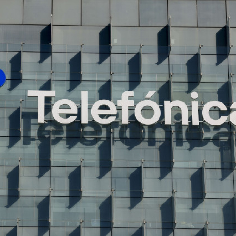 Telefónica vende su filial argentina por 1.189 millones de euros a Telecom Argentina