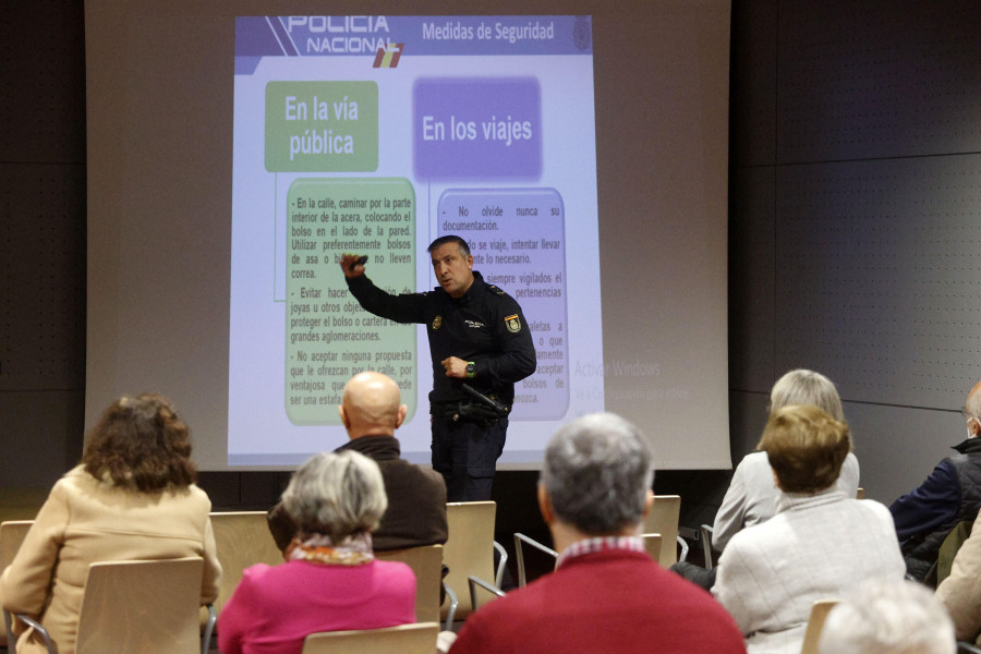 A Peixería acoge una exposición con una Sala del Crimen para conmemorar los 200 años de la Policía Nacional