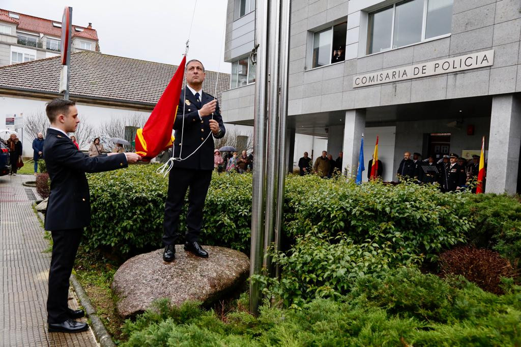 Izado de bandera policu00eda nacional vilagarcu00eda