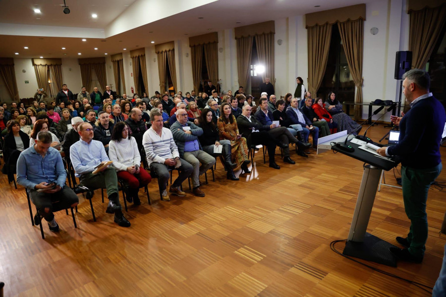 El diputado Javier Tourís informa a los colectivos de los planes de ayudas Comunitaria y +Aqua