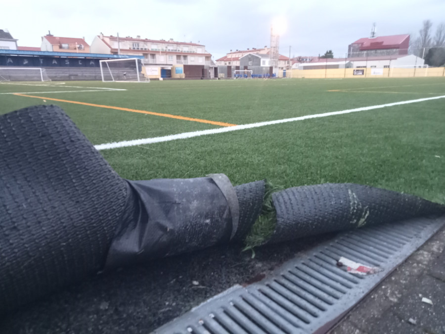 El Gobierno de Ribeira anuncia que reparará deficiencias del campo de A Tasca y el Xuventude Aguiño dice que estará vigilante