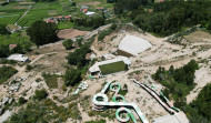 Los trabajos vuelven al parque acuático de Meis con limpiezas y aseguramiento