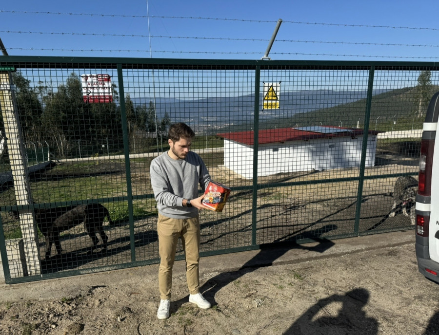 La pirotecnia de Coaxe abre sus puertas y su dueño asegura que “ten todo” en regla