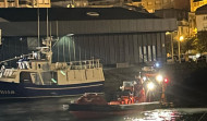 Fallece un vecino de Noalla al caer con su coche al mar en el puerto de Portonovo