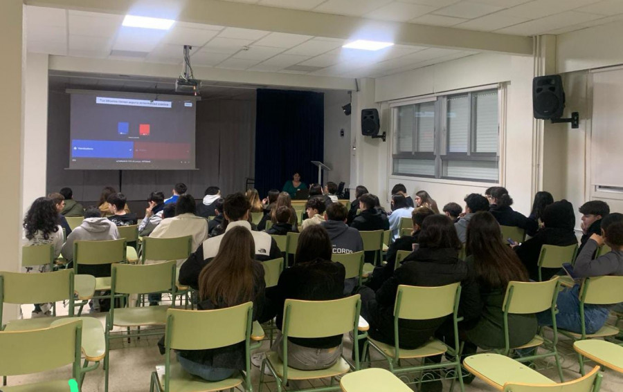 Arranca en el IES de Vilalonga el programa “Man a Man” para que los jóvenes ayuden a sus mayores